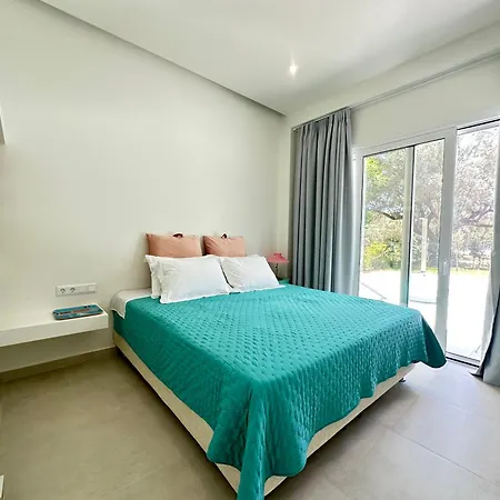 Apartment Splash With Private Pools