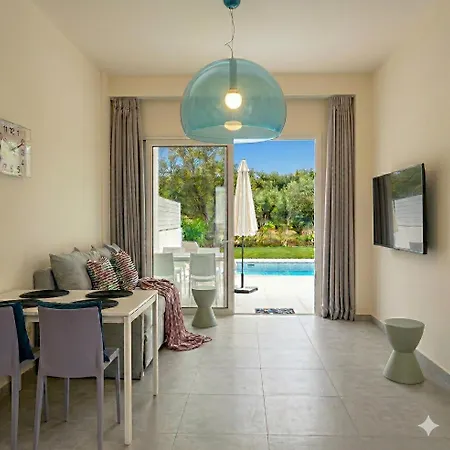 Splash With Private Pools Apartament