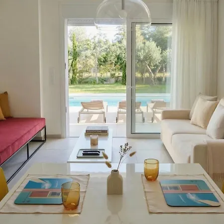 Splash With Private Pools * Nikiana