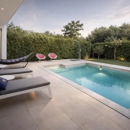 Splash With Private Pools 公寓 尼基亚娜