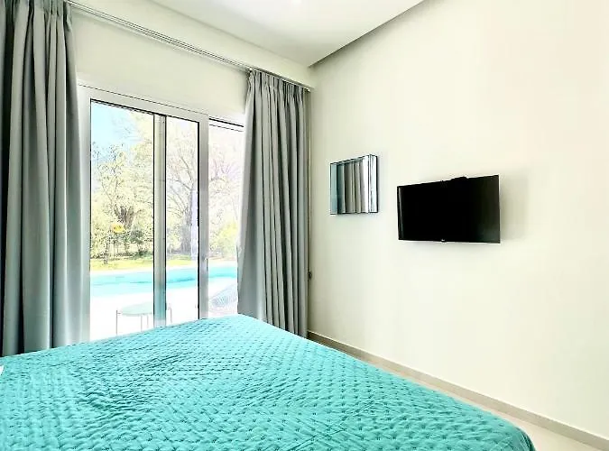 Splash With Private Pools Apartament *